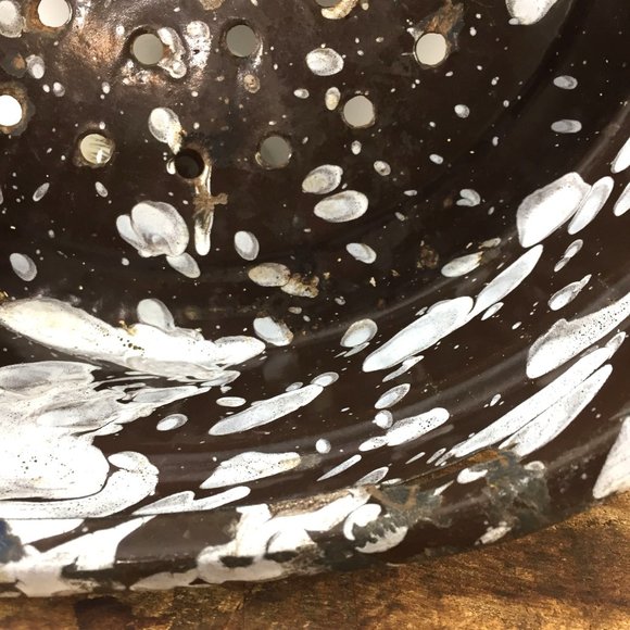 Vintage 1940s Enamelware Colander Speckled Blue & White  Farmhouse Kitchen De - Picture 3 of 8